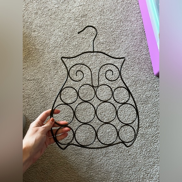 SCARF HOLDER - Picture 2 of 2